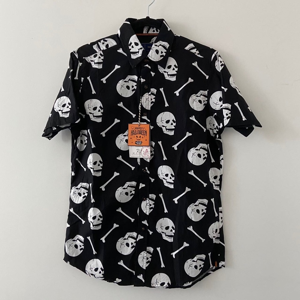 Men’s Rugby University Skull & Bones Halloween Button Down Shirt Size Small